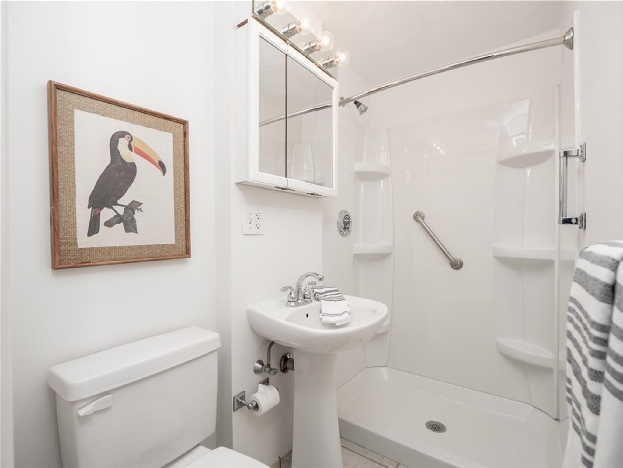 5 bed, 2 bath apartment for rent at 29 Florence St Unit 29, Medford — photo 18 of 21