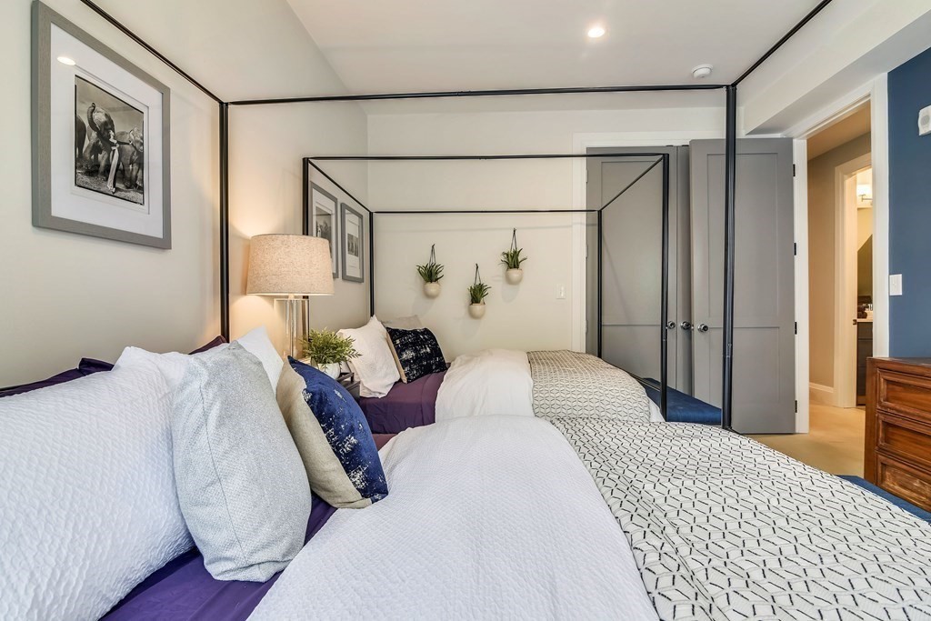 719 E 2nd St, South Boston