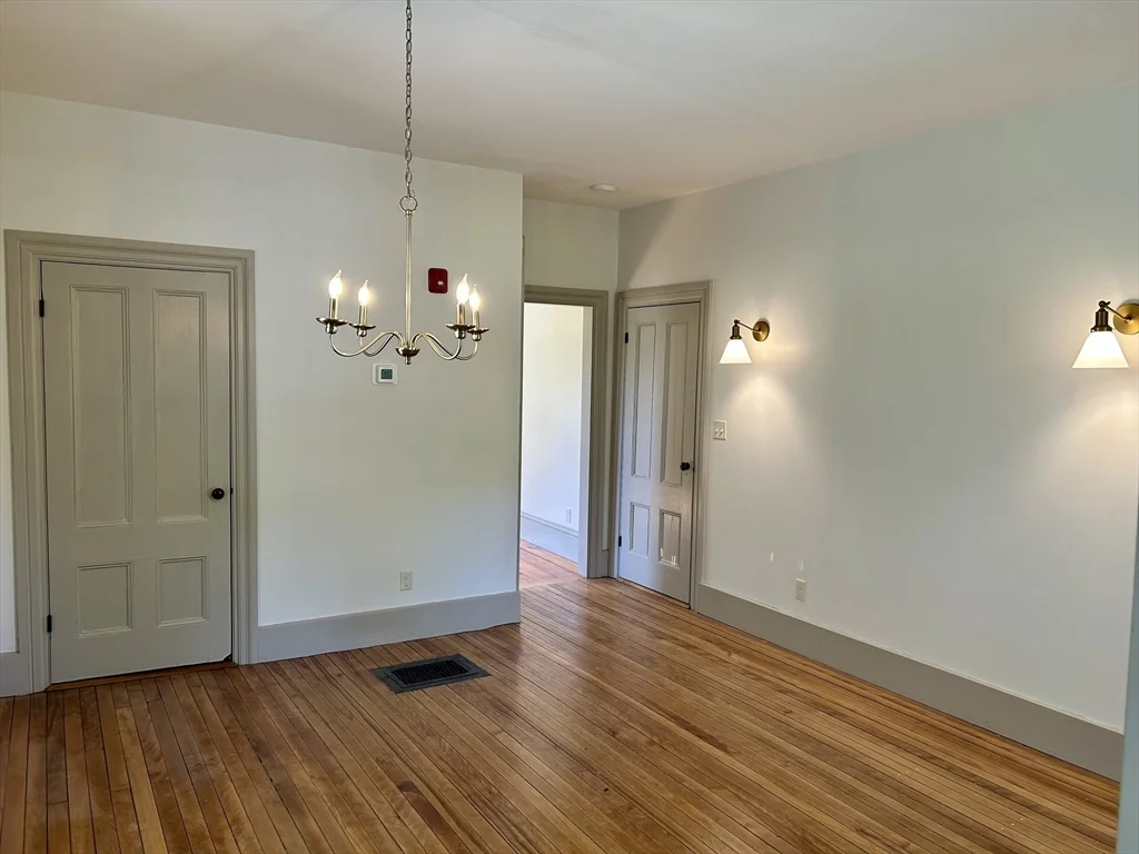 831 Lexington Rd, Concord