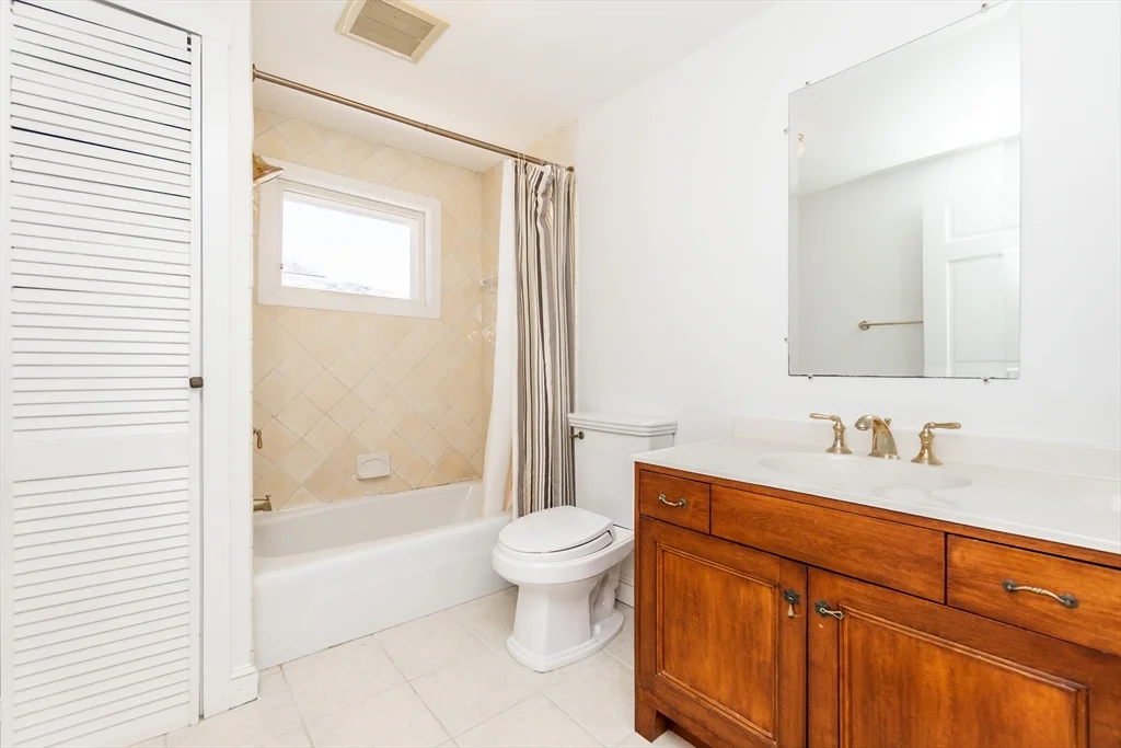 4 Cogswell Pl, North Cambridge