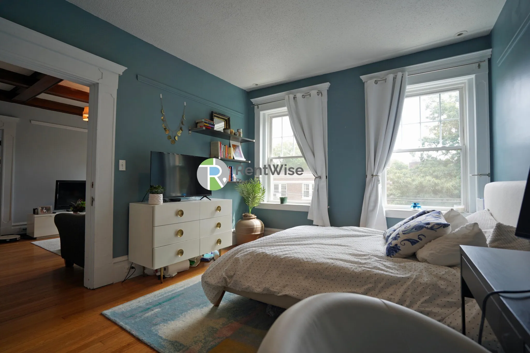 94 Naples Rd, North Brookline