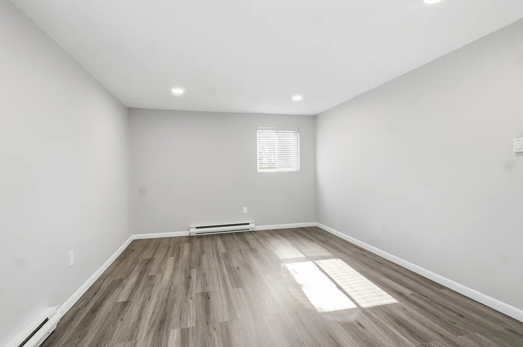 18 Fountain Ln, Weymouth