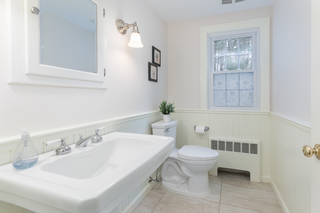 22 Bradford Rd, Weston