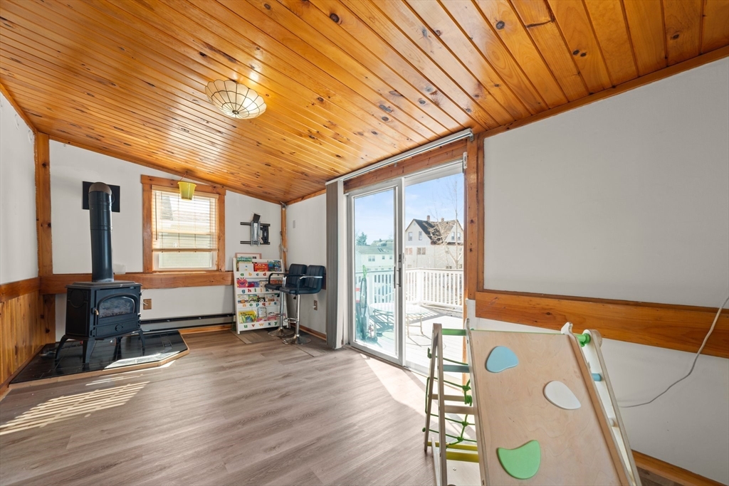 90 Florence St, Everett