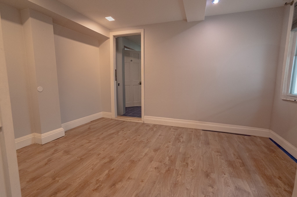 726 Metropolitan Ave, Hyde Park