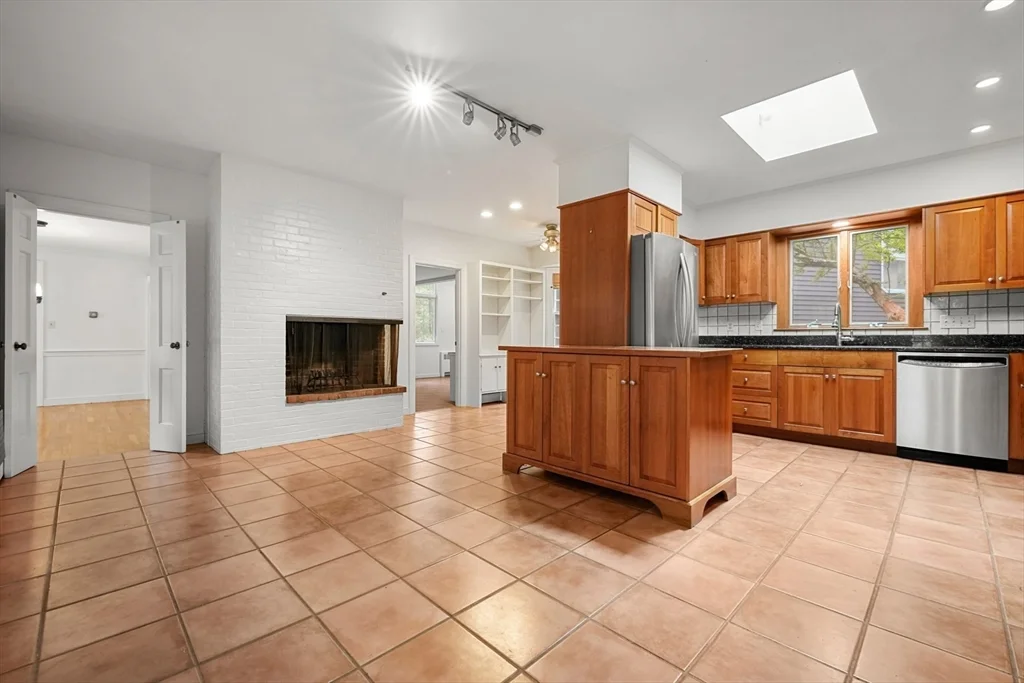 188 Country Dr, Weston