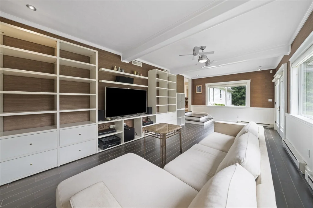 114 Main St, Norwell