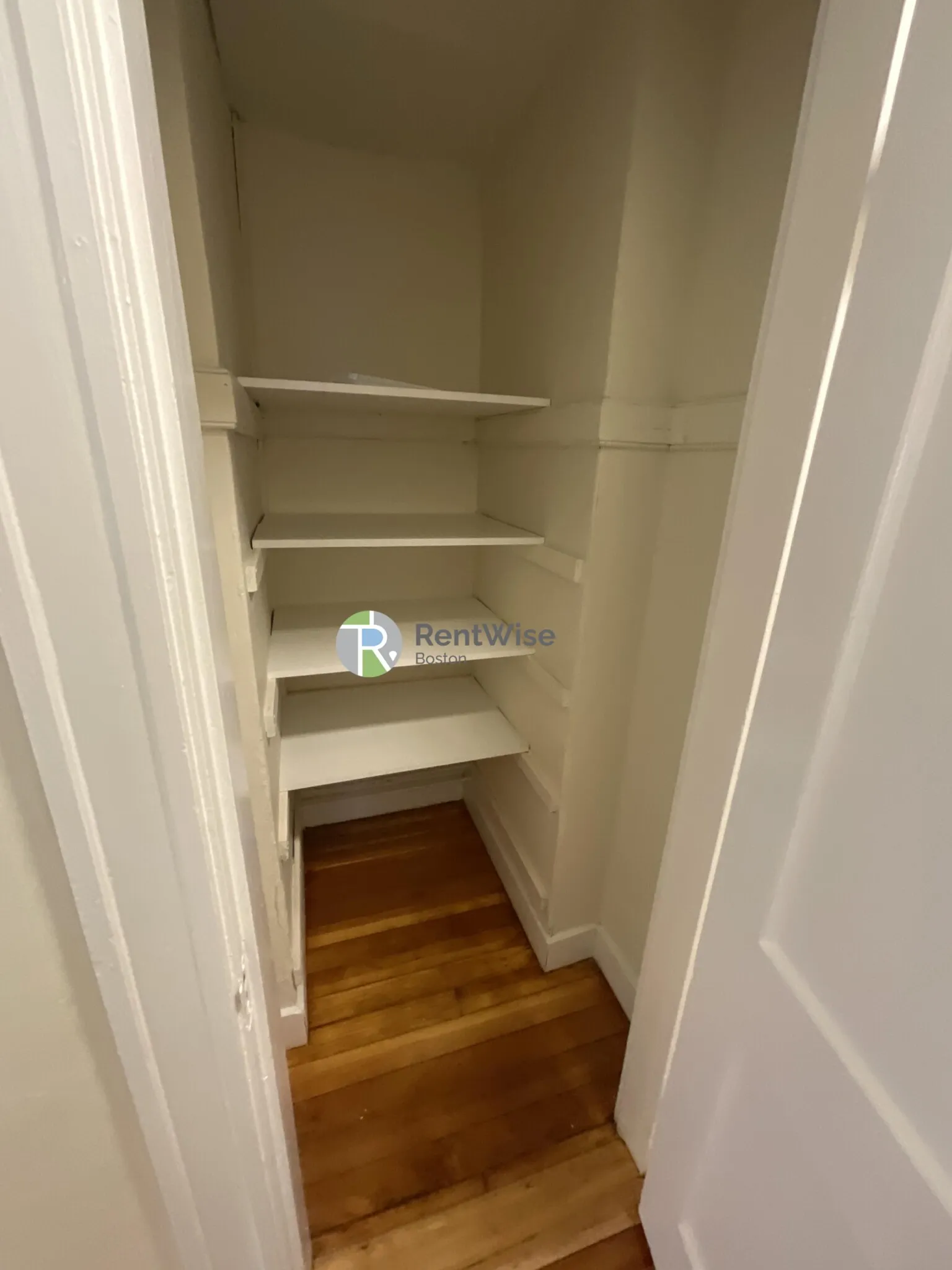 6 Barrows St, Allston