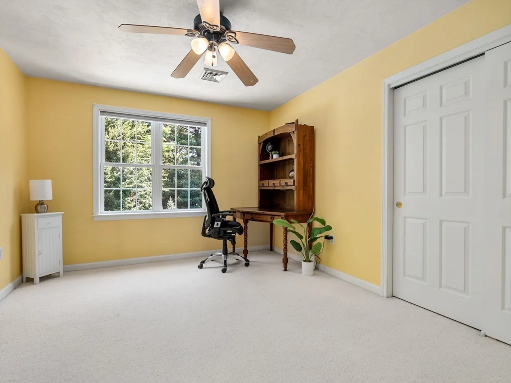 13 Breakneck Hill Rd, Hopkinton