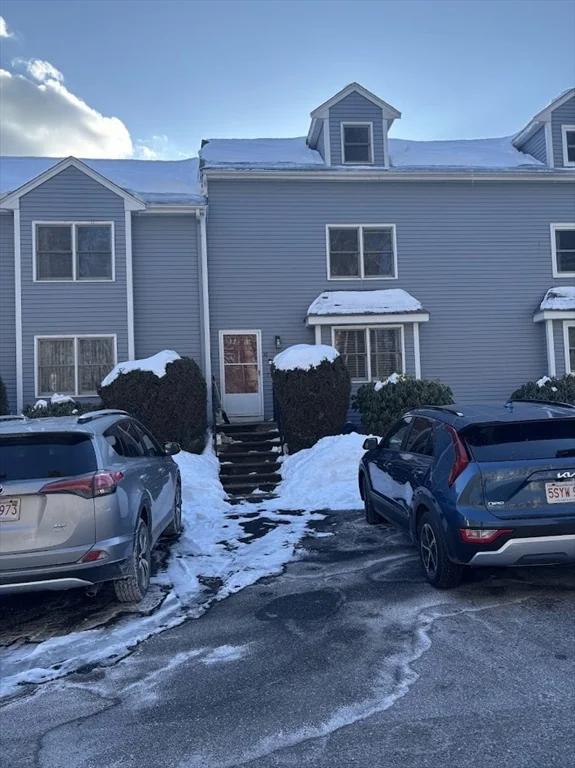 16 Pinecrest Village, Hopkinton