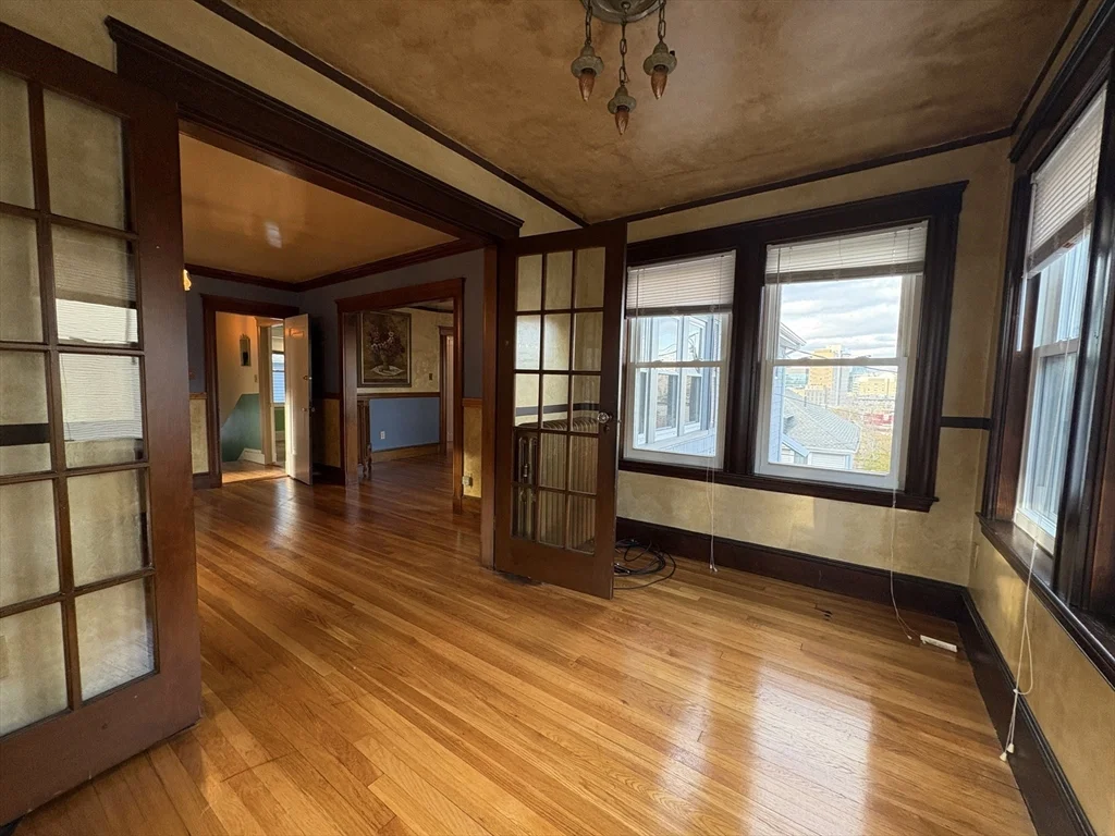 157 Hillside St, Mission Hill