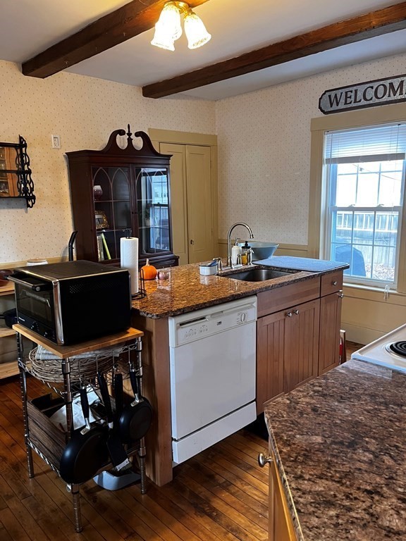 44 Hayden Rowe, Hopkinton