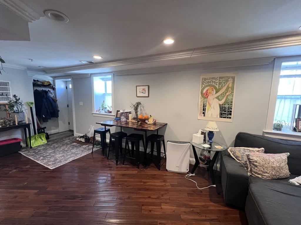 142 Centre St, Mission Hill