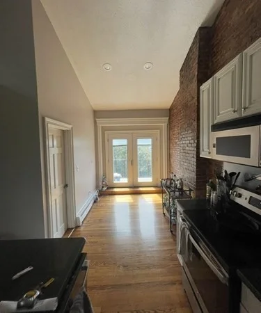 821 East Broadway, South Boston