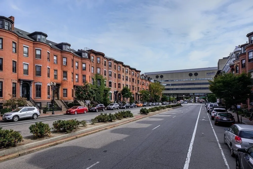 670 Massachussetts, South End