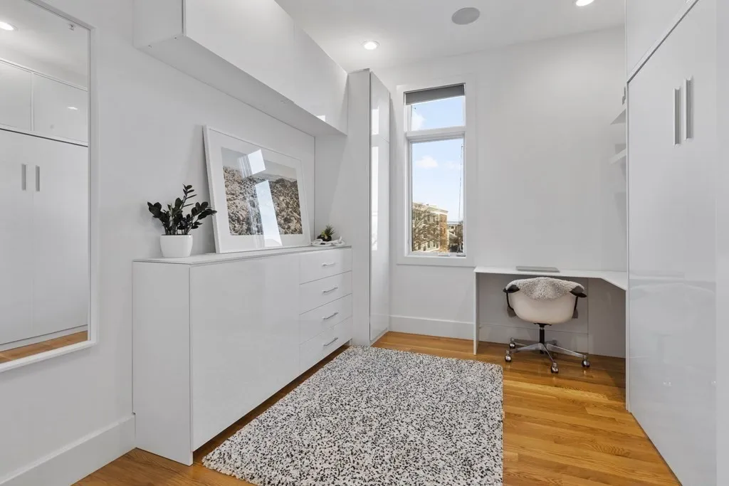 5 Mohawk St, South Boston