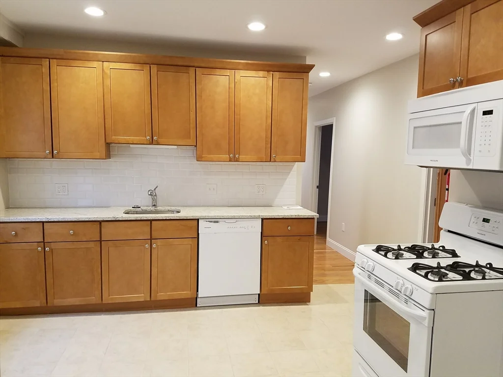 6 Speridakis Ter, Cambridgeport
