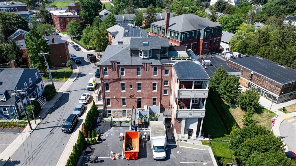 85 Regent St, Roxbury