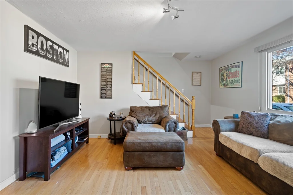 41 Bishop Dr, Framingham