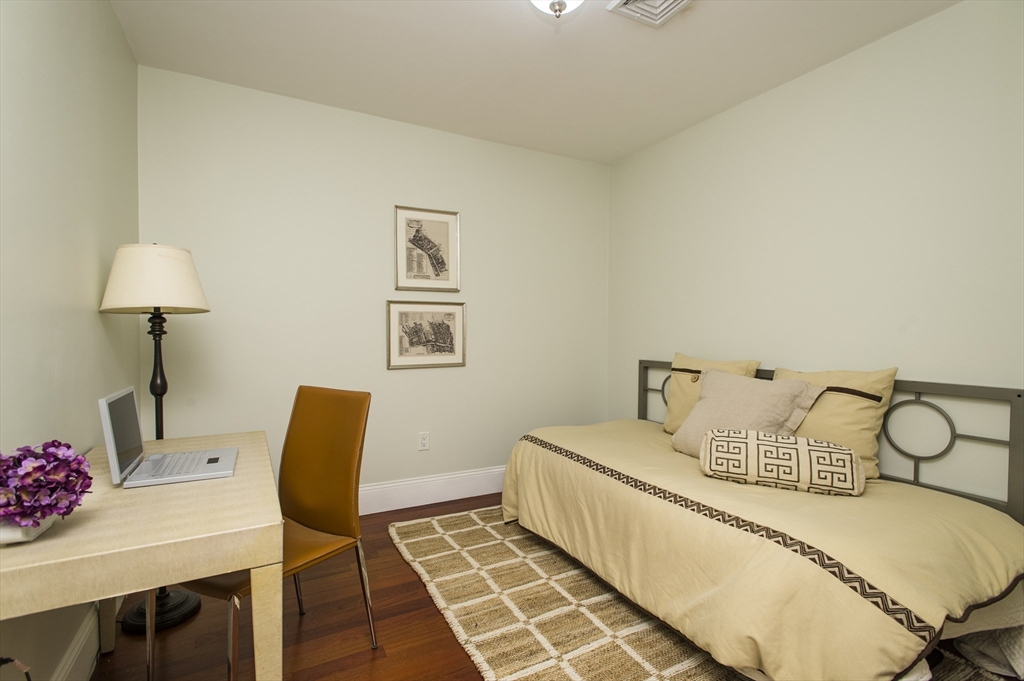 440 Commercial St, Waterfront