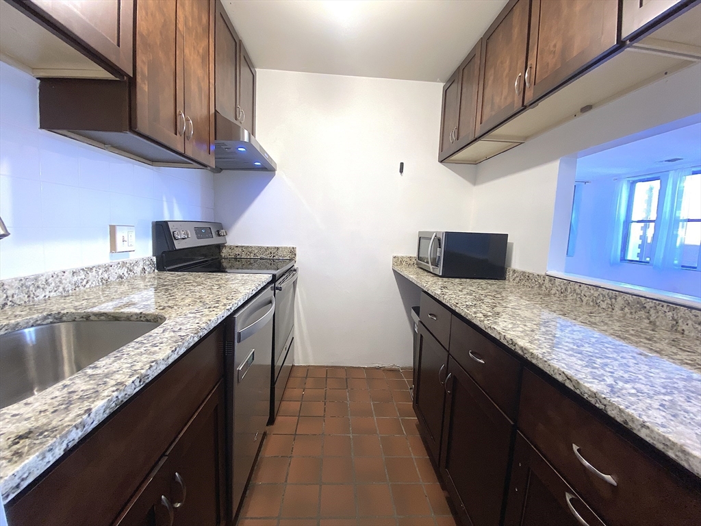 29 Brainerd Rd, Allston