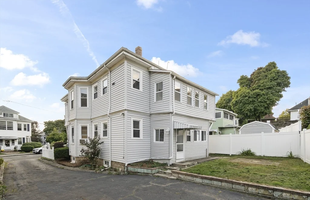 30 Early Ave, Lawrence Estates