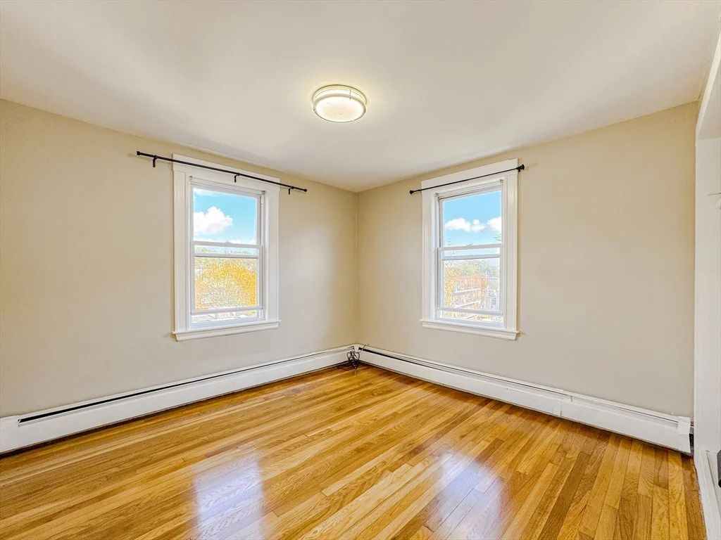 19 Town Hill St, Quincy