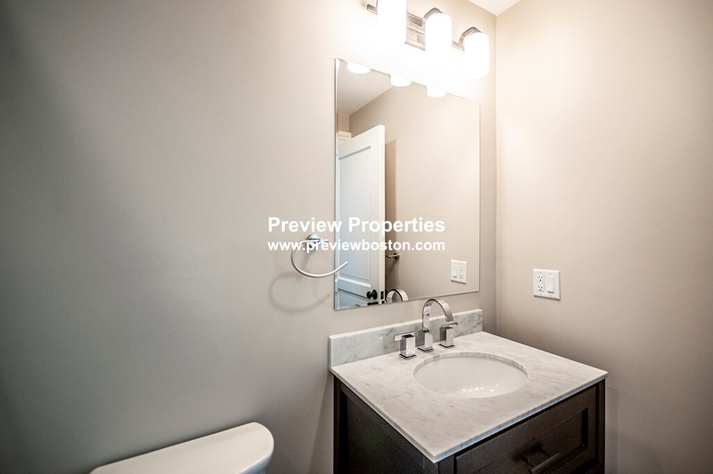 11 Alton Pl, Coolidge Corner