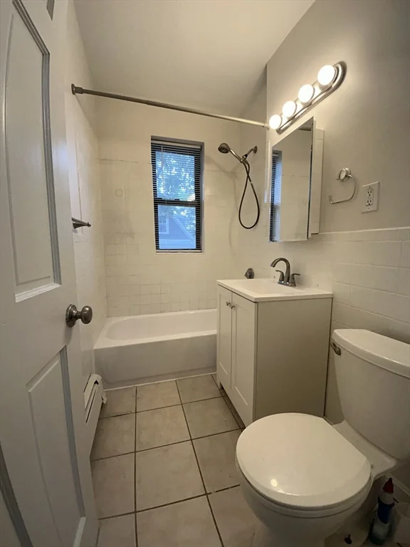 435 Walnut Ave, Roxbury