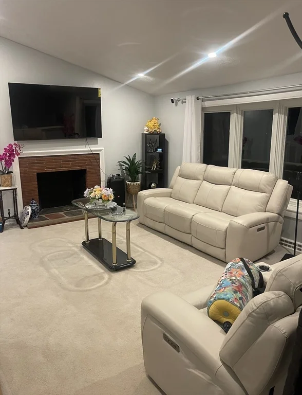 34 Lancaster St, Framingham