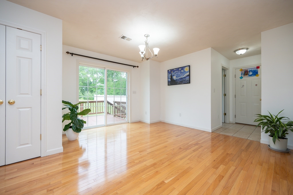 7 Willow Brook Ln, Blackstone