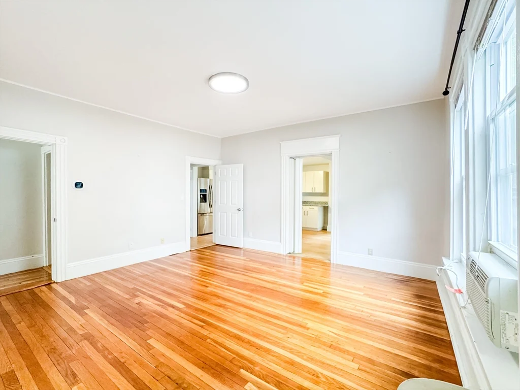 11 Maple Cir, Newton