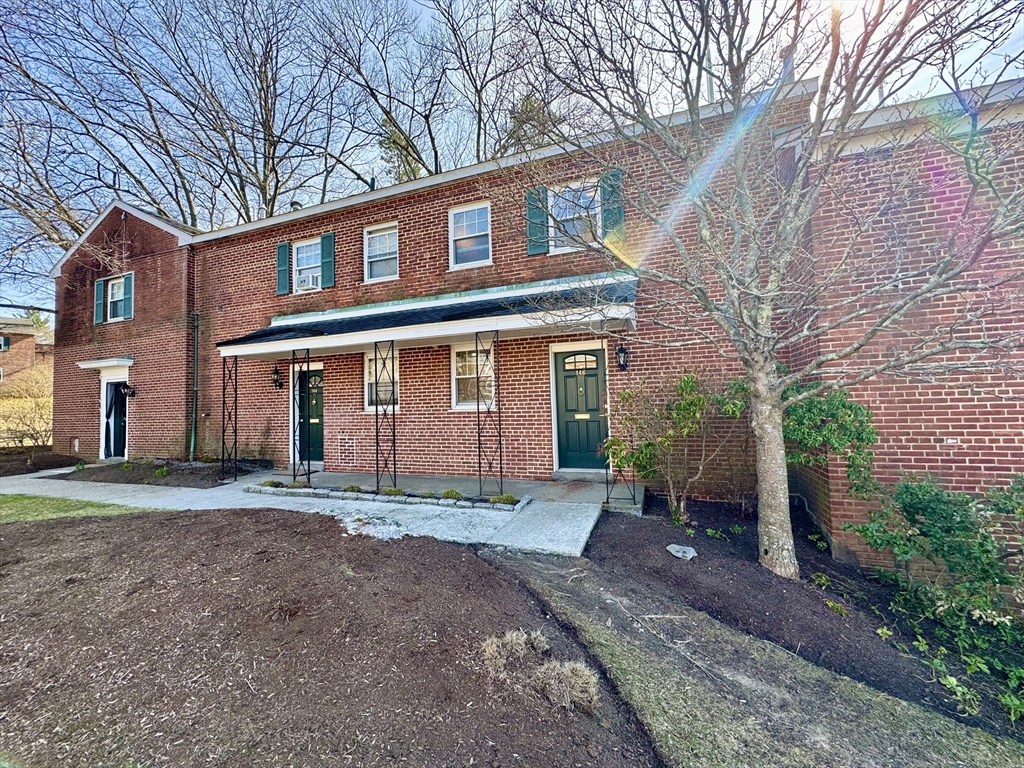 146 Independence Dr, Chestnut Hill