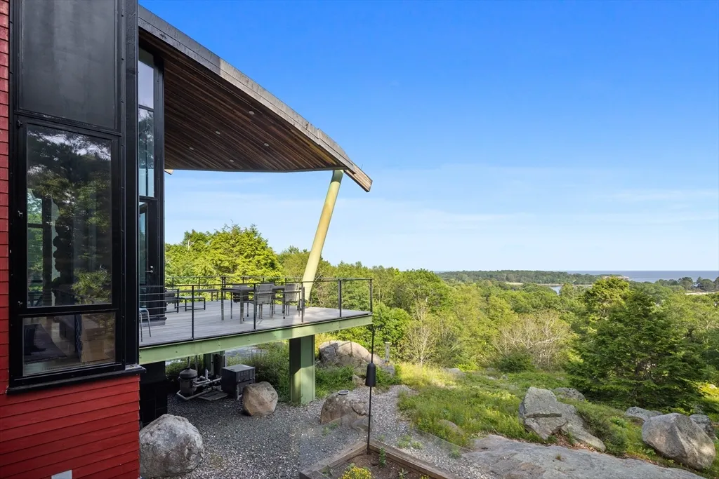 370 Summer St, Manchester