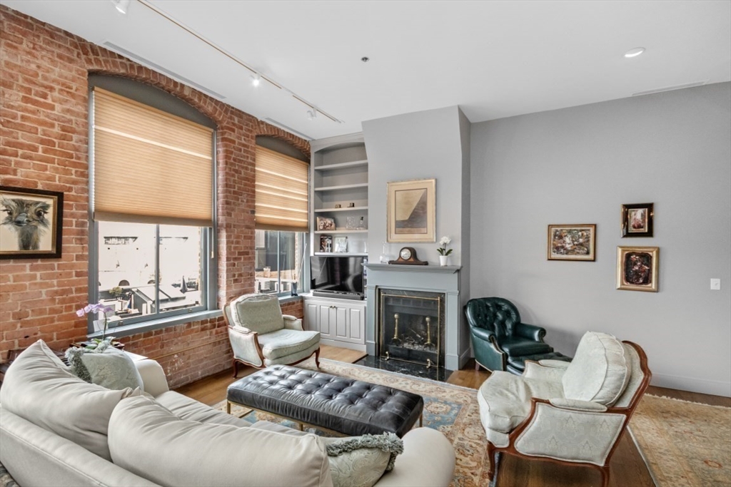 6 Edgerly Pl, Back Bay