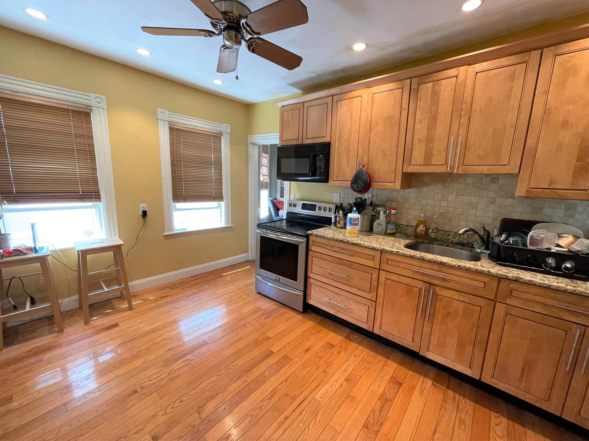 40 Newbern Ave, Medford