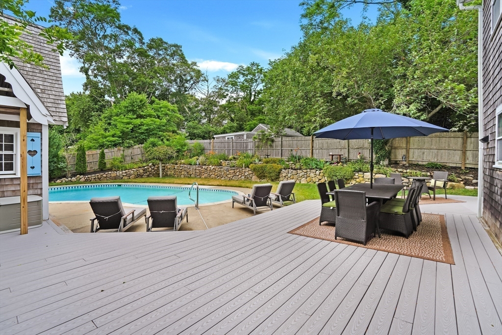 155 Skiff Ave, Tisbury