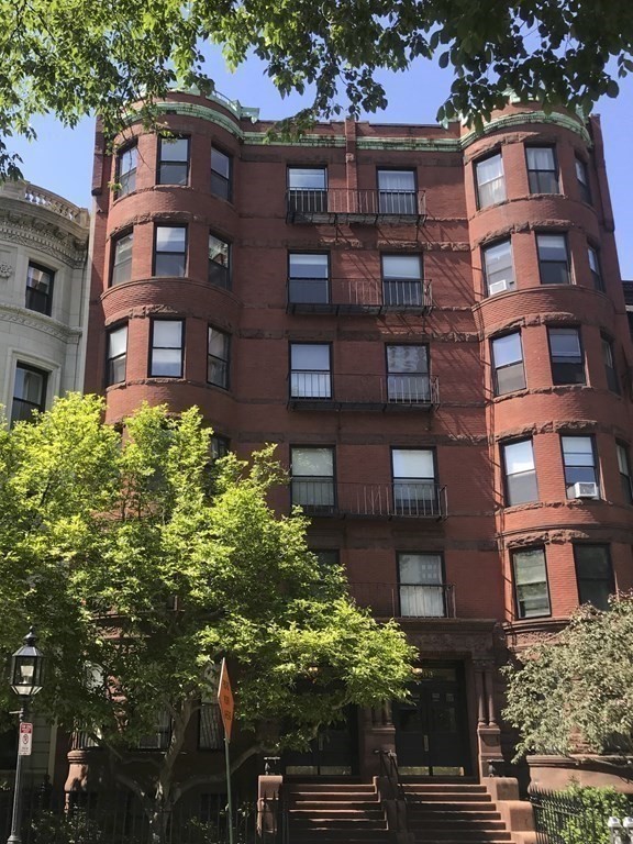 1 bed, 1 bath apartment for rent at 295 Commonwealth Ave Unit 2A, Back Bay — photo 2 of 6
