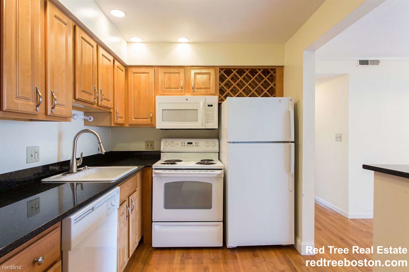 1 bed, 1.5 bath apartment for rent at 320 Hammond Pond Pkwy Unit 302, Newton — photo 3 of 14