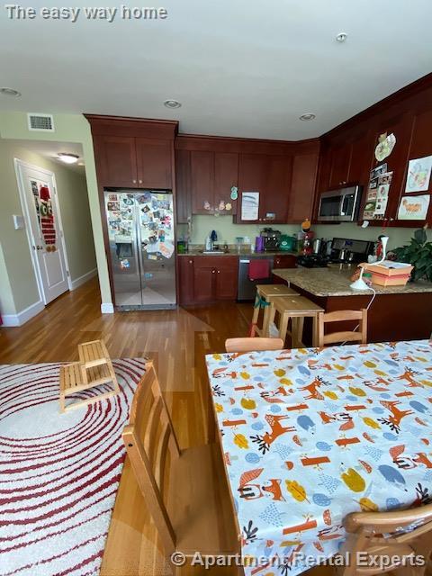 106 Walnut St, Prospect Hill