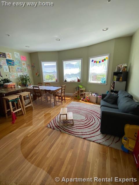 106 Walnut St, Prospect Hill