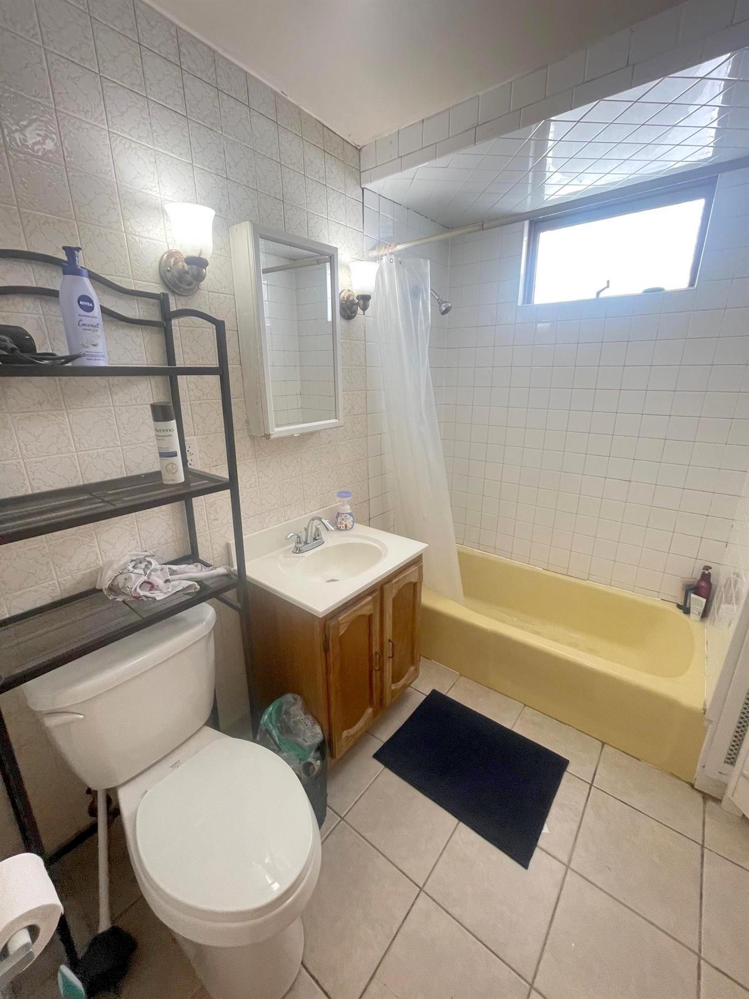 3 bed, 1 bath apartment for rent at 26 Russell Rd Unit 26, Teele Square — photo 9 of 18