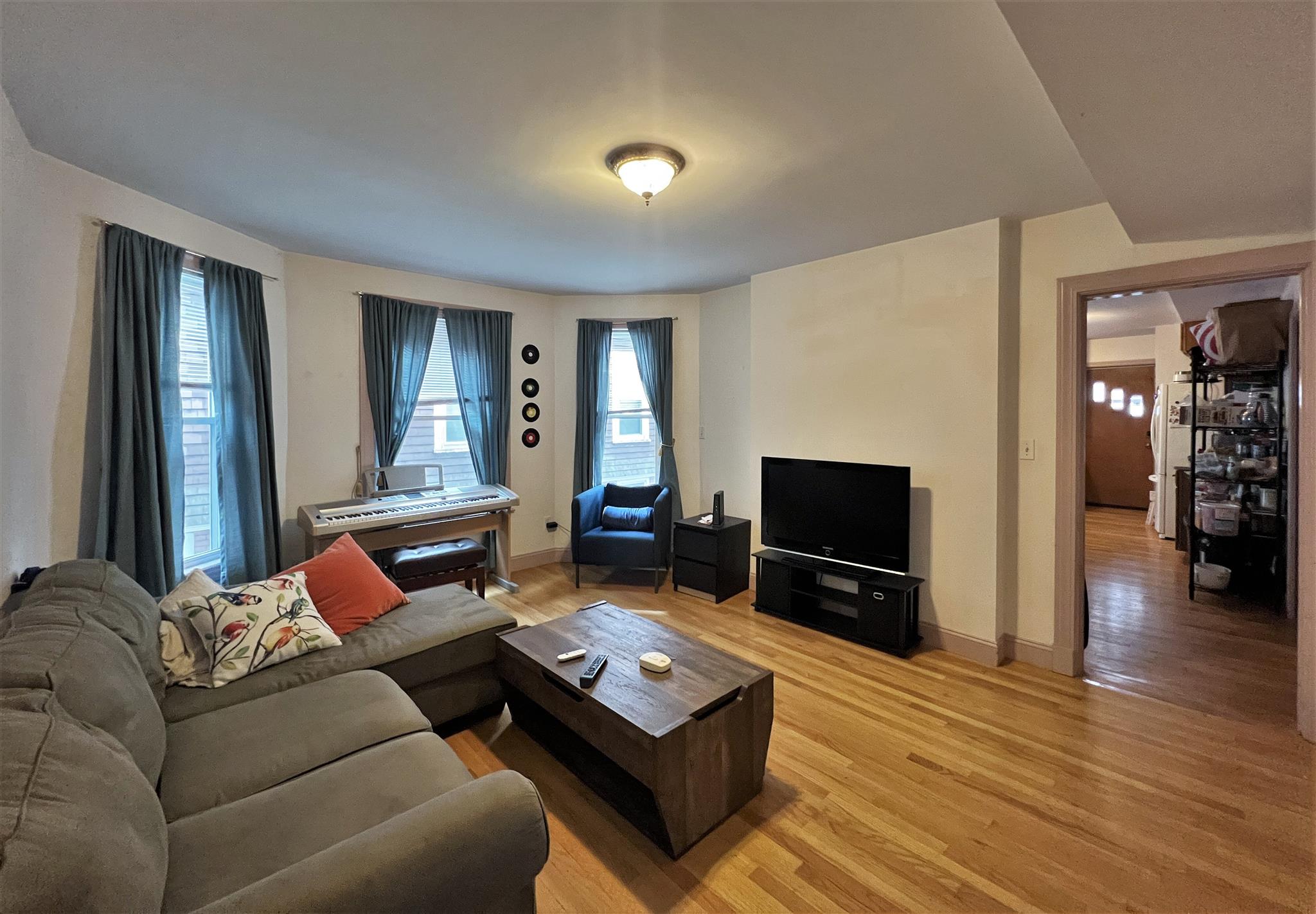 3 bed, 1 bath apartment for rent at 50 Banks St Unit 1, Porter Square — photo 7 of 24