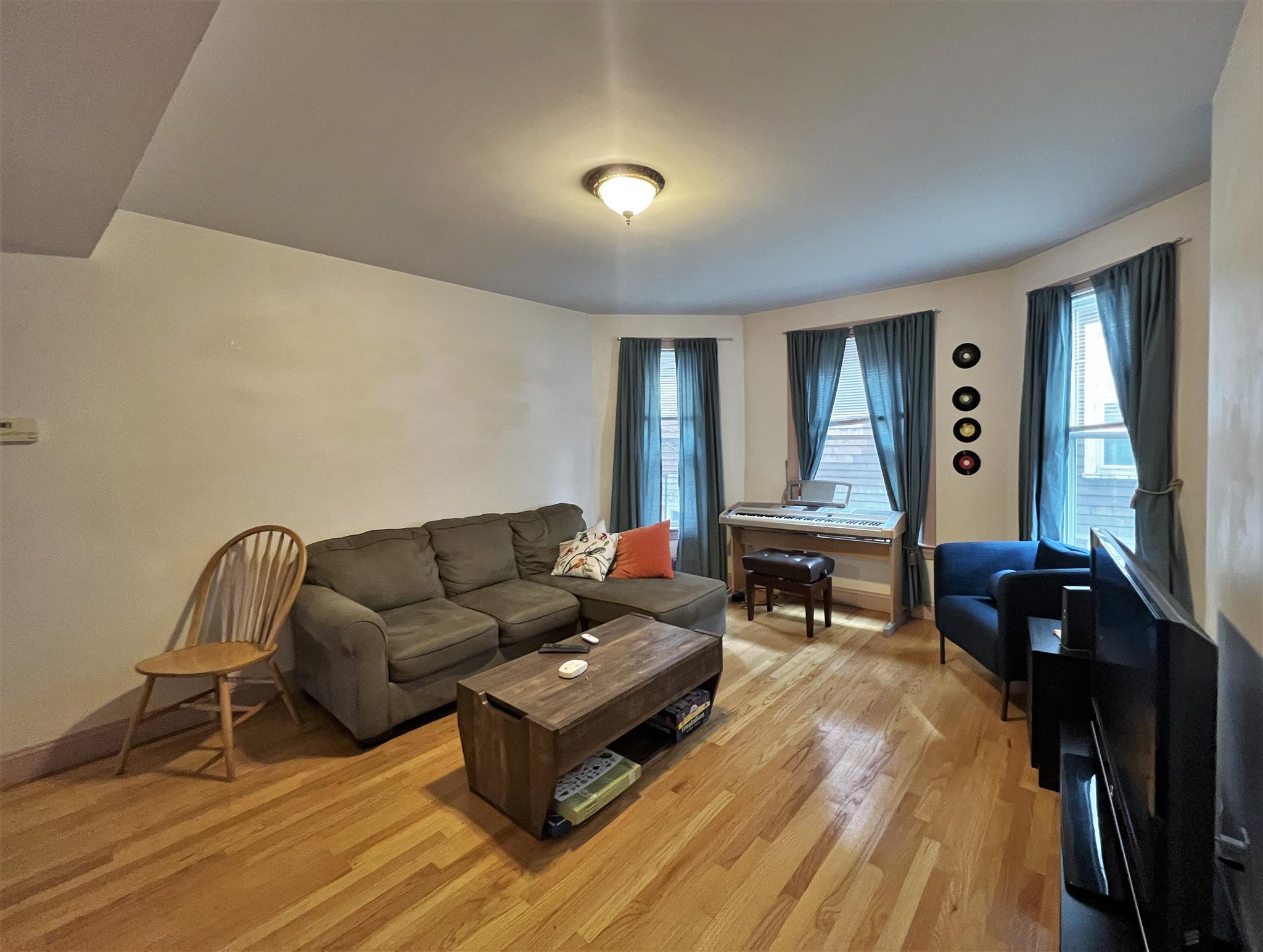 3 bed, 1 bath apartment for rent at 50 Banks St Unit 1, Porter Square — photo 8 of 24