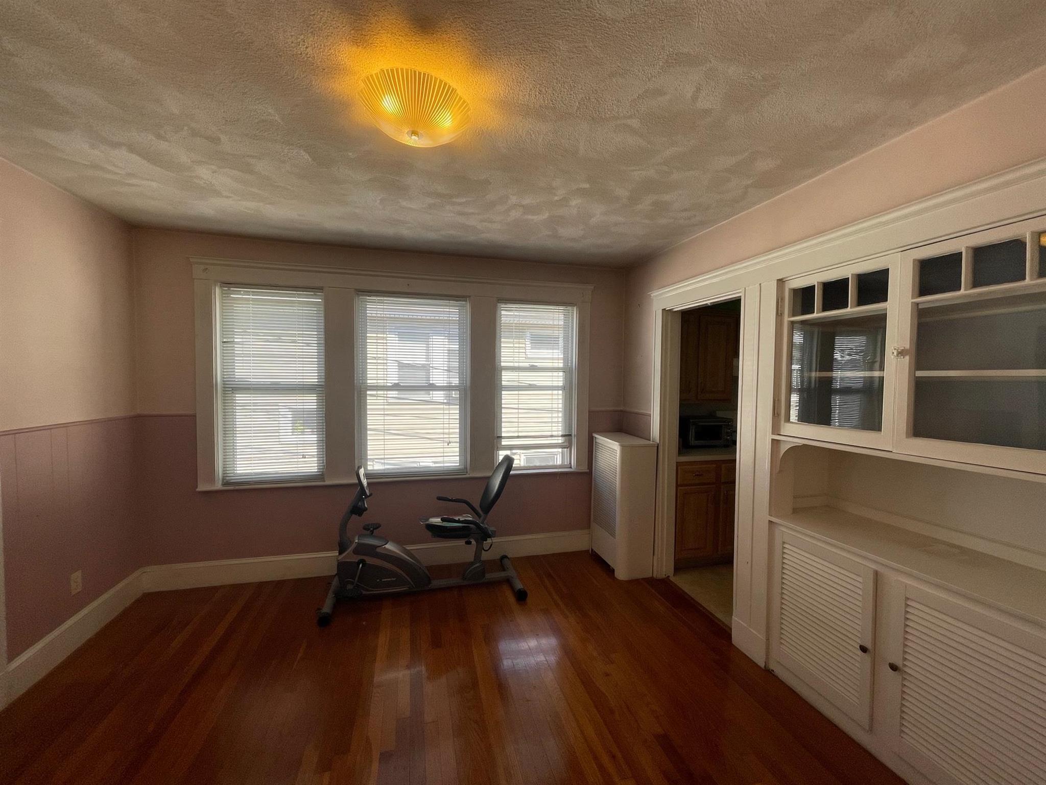 3 bed, 1 bath apartment for rent at 15 Irvington Rd Unit 1, Teele Square — photo 9 of 15