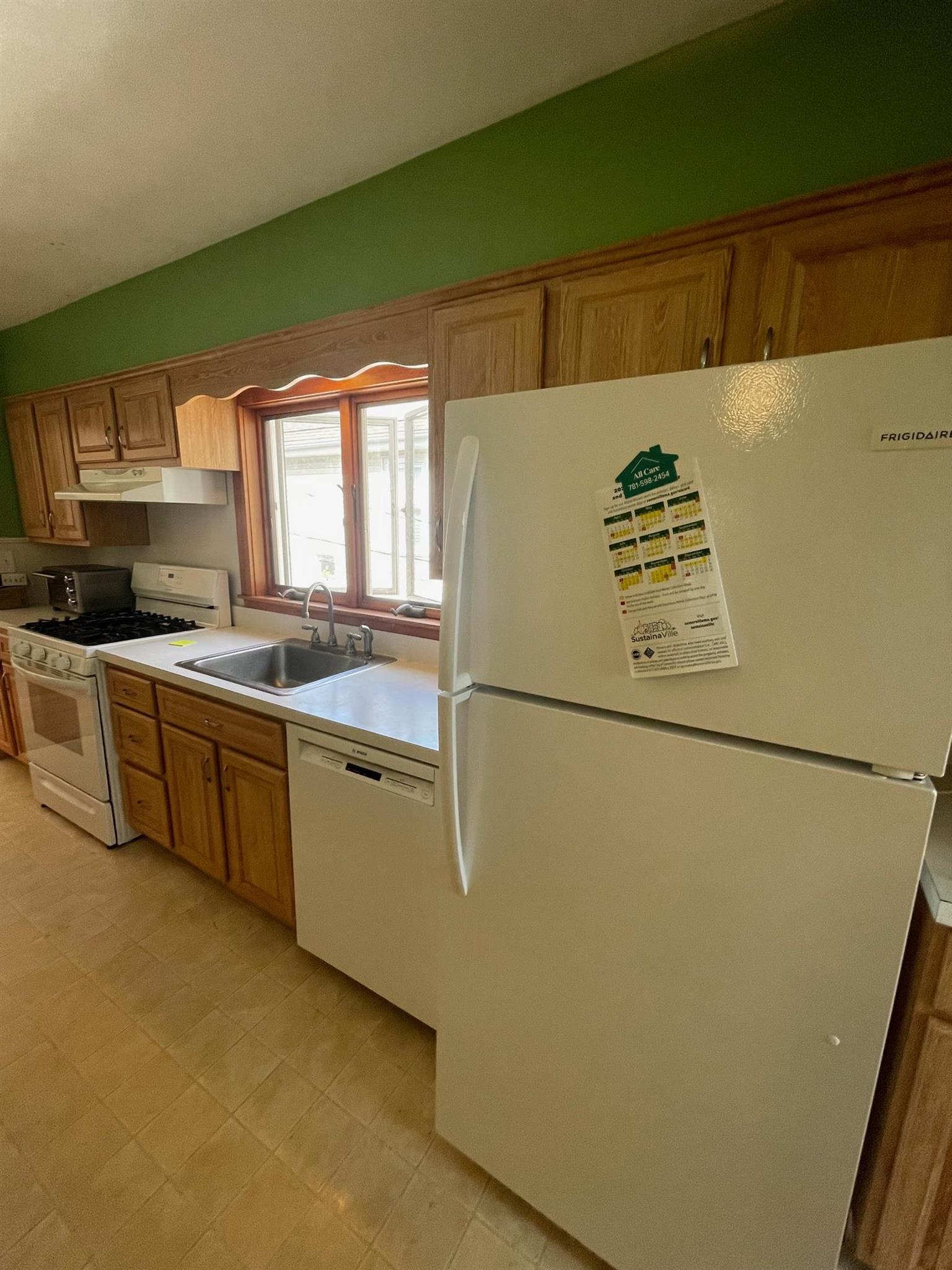 3 bed, 1 bath apartment for rent at 15 Irvington Rd Unit 1, Teele Square — photo 15 of 15