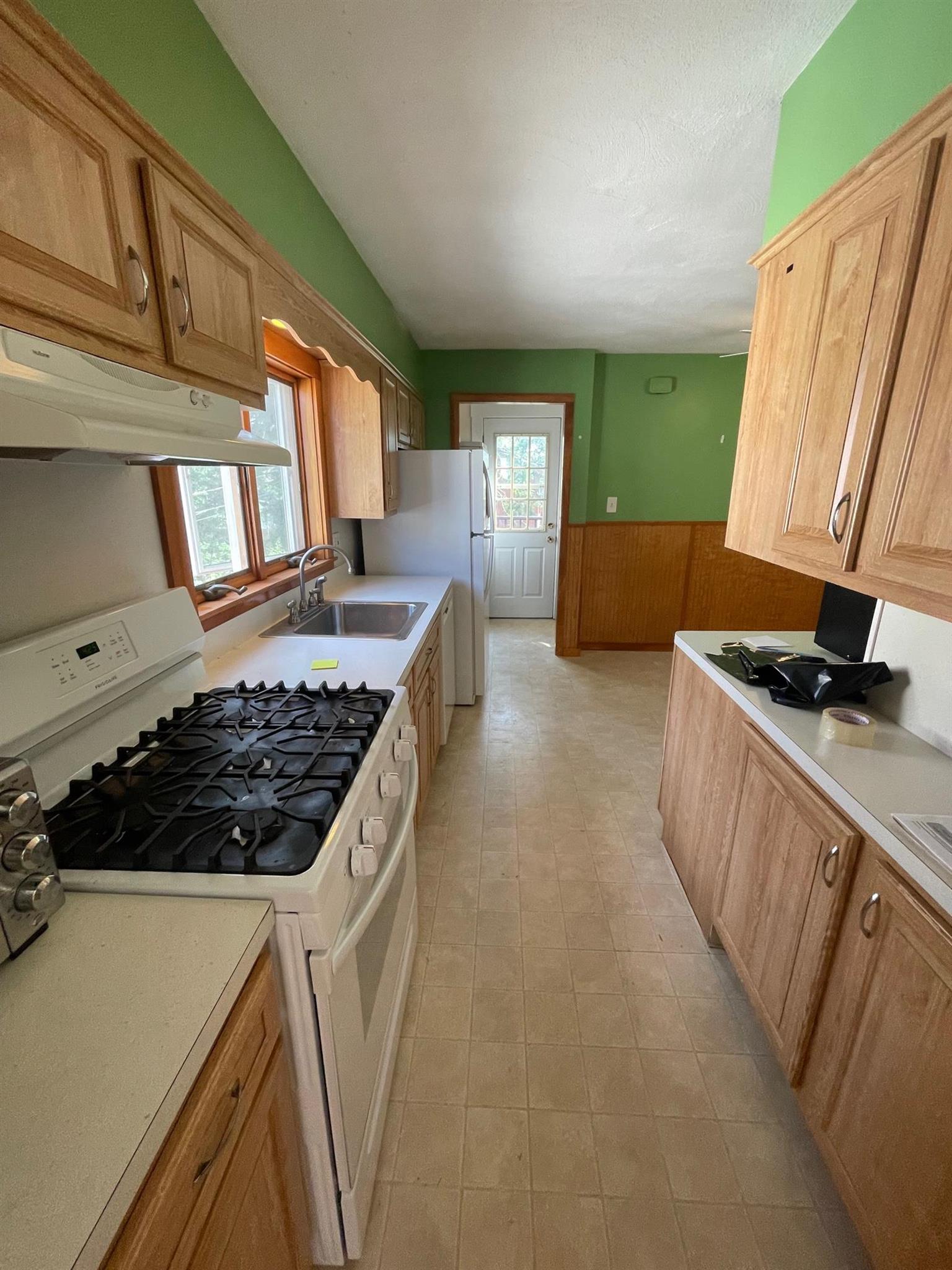 3 bed, 1 bath apartment for rent at 15 Irvington Rd Unit 1, Teele Square