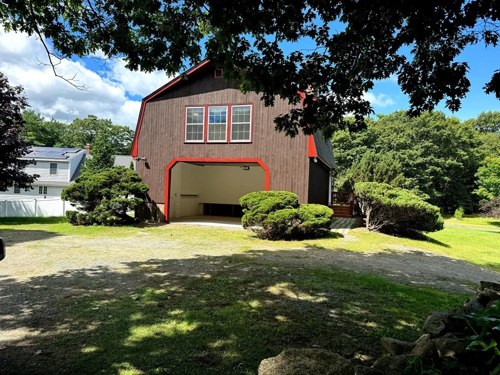 7 Briny Way, Long Beach