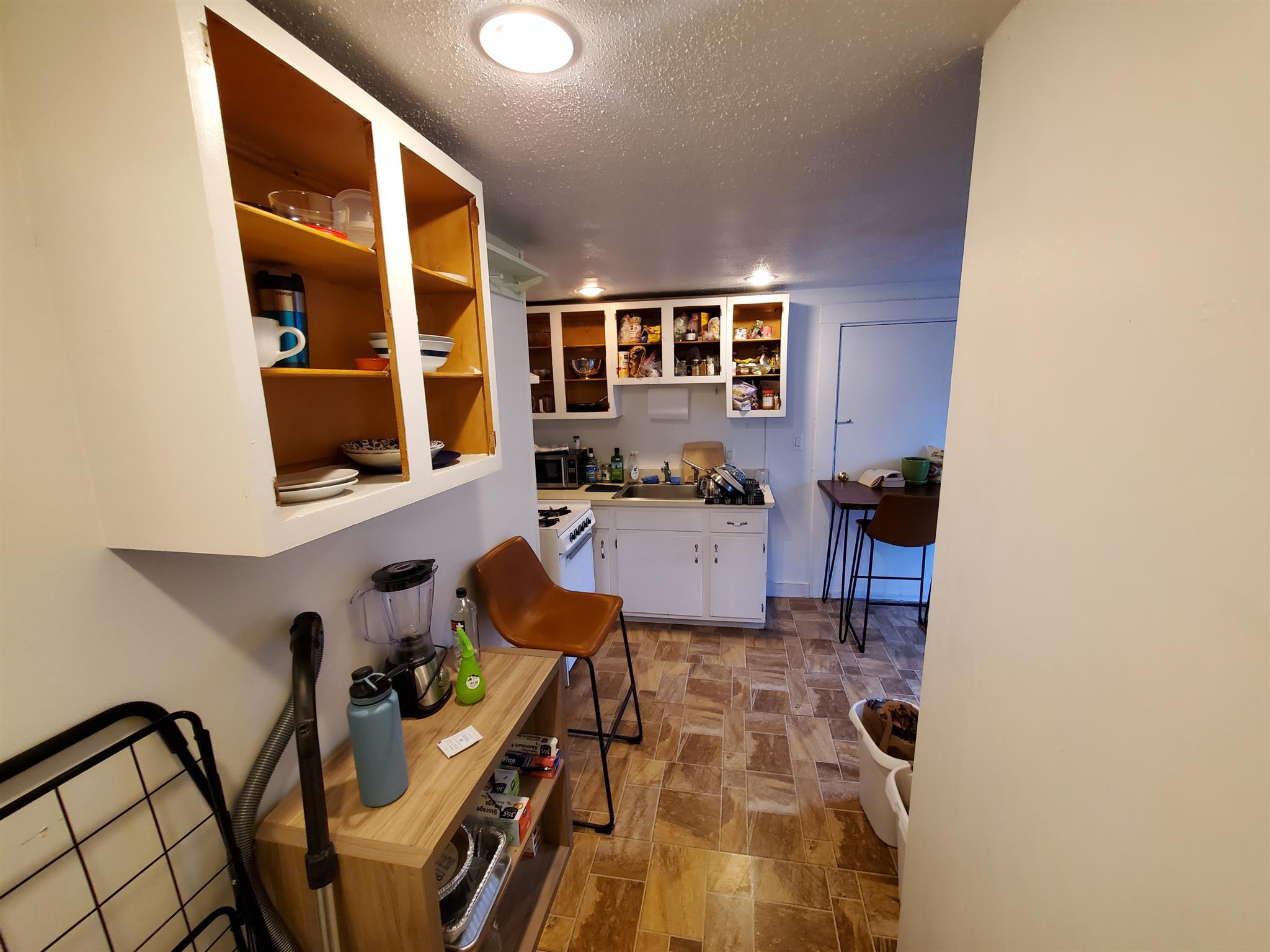 1 bed, 1 bath apartment for rent at 92 Pleasant St Unit 2, Central Square — photo 3 of 8