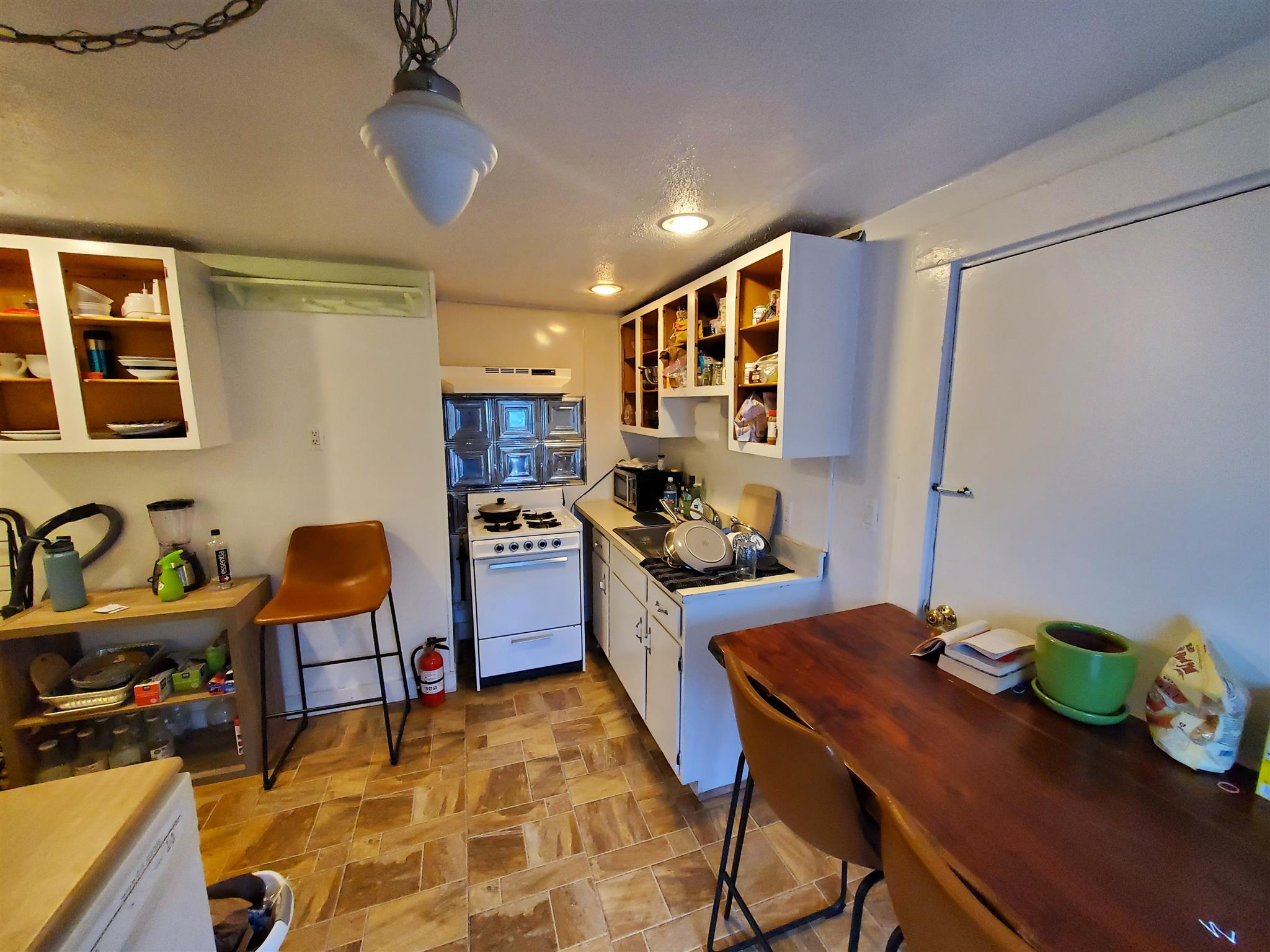 1 bed, 1 bath apartment for rent at 92 Pleasant St Unit 2, Central Square — photo 1 of 8